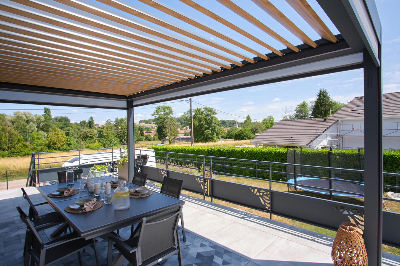 Pergola bioclimatique vue de dessous